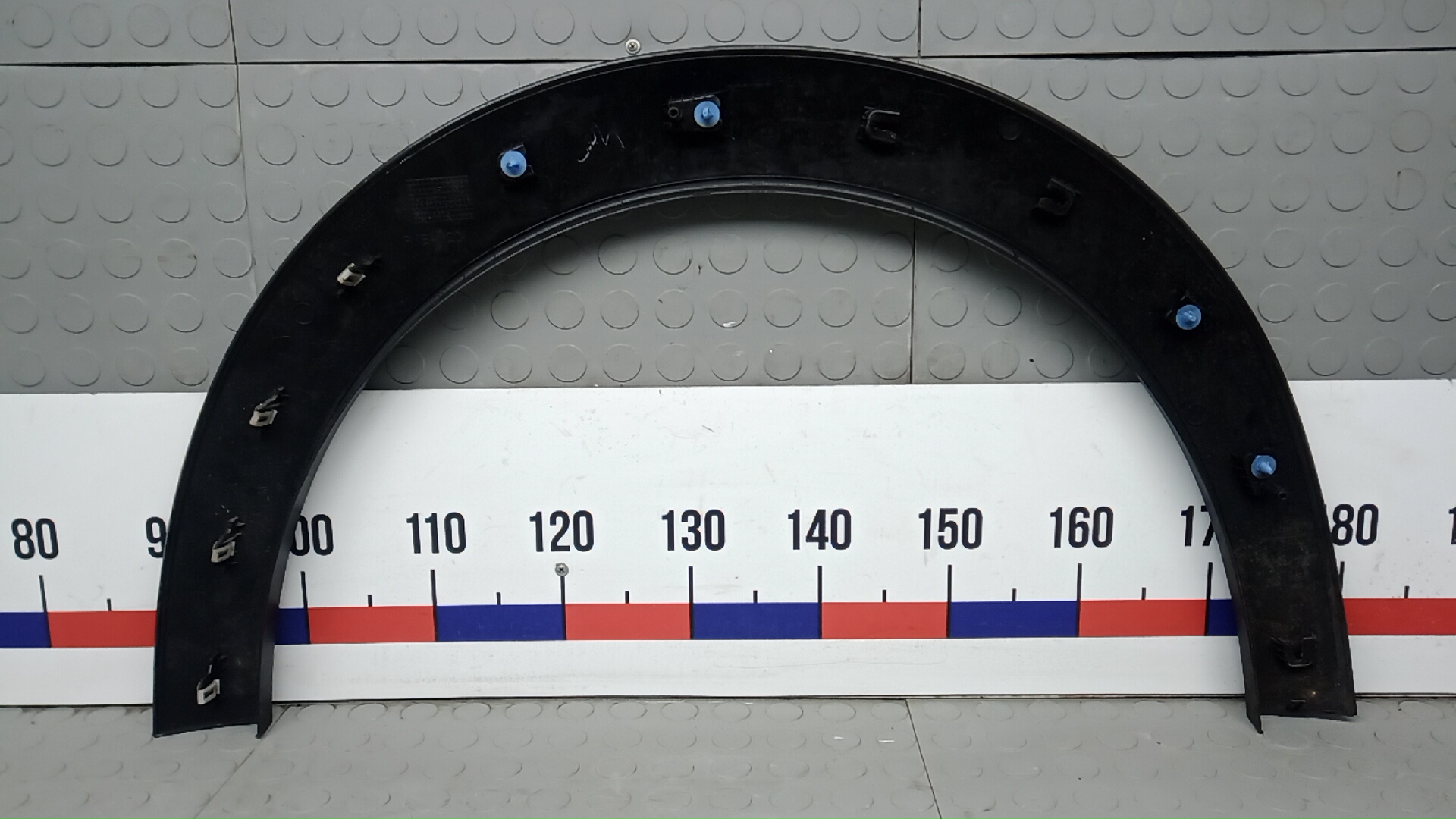 Накладка переднего крыла правого