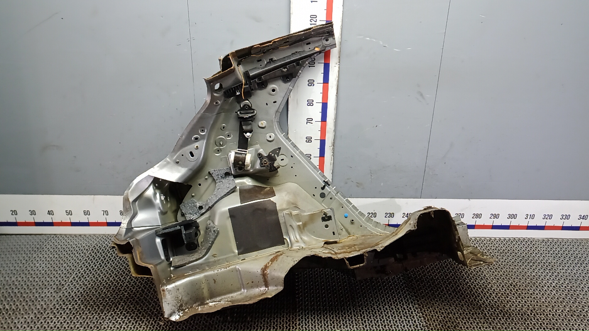 Крыло заднее левое