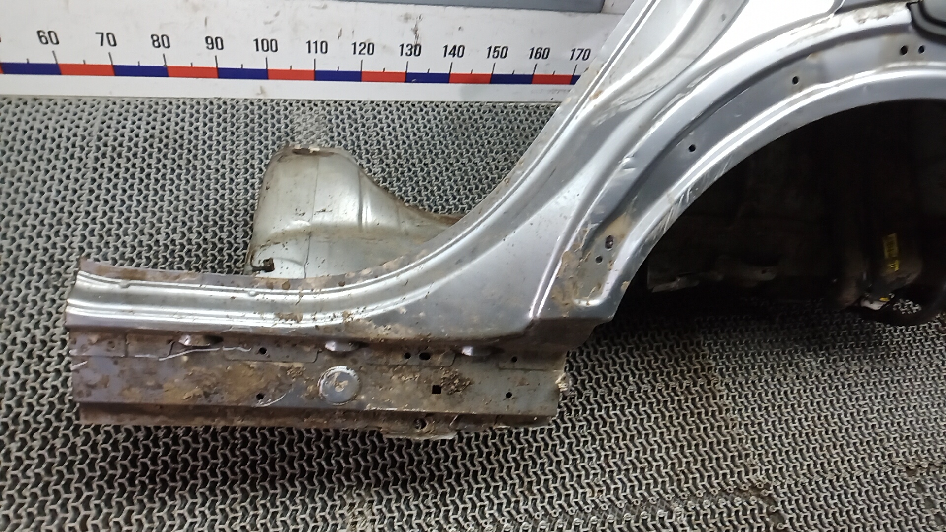 Крыло заднее левое