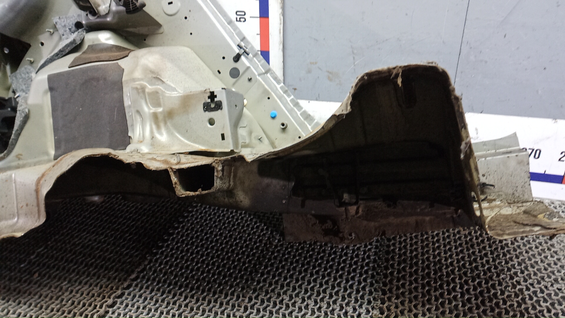 Крыло заднее левое