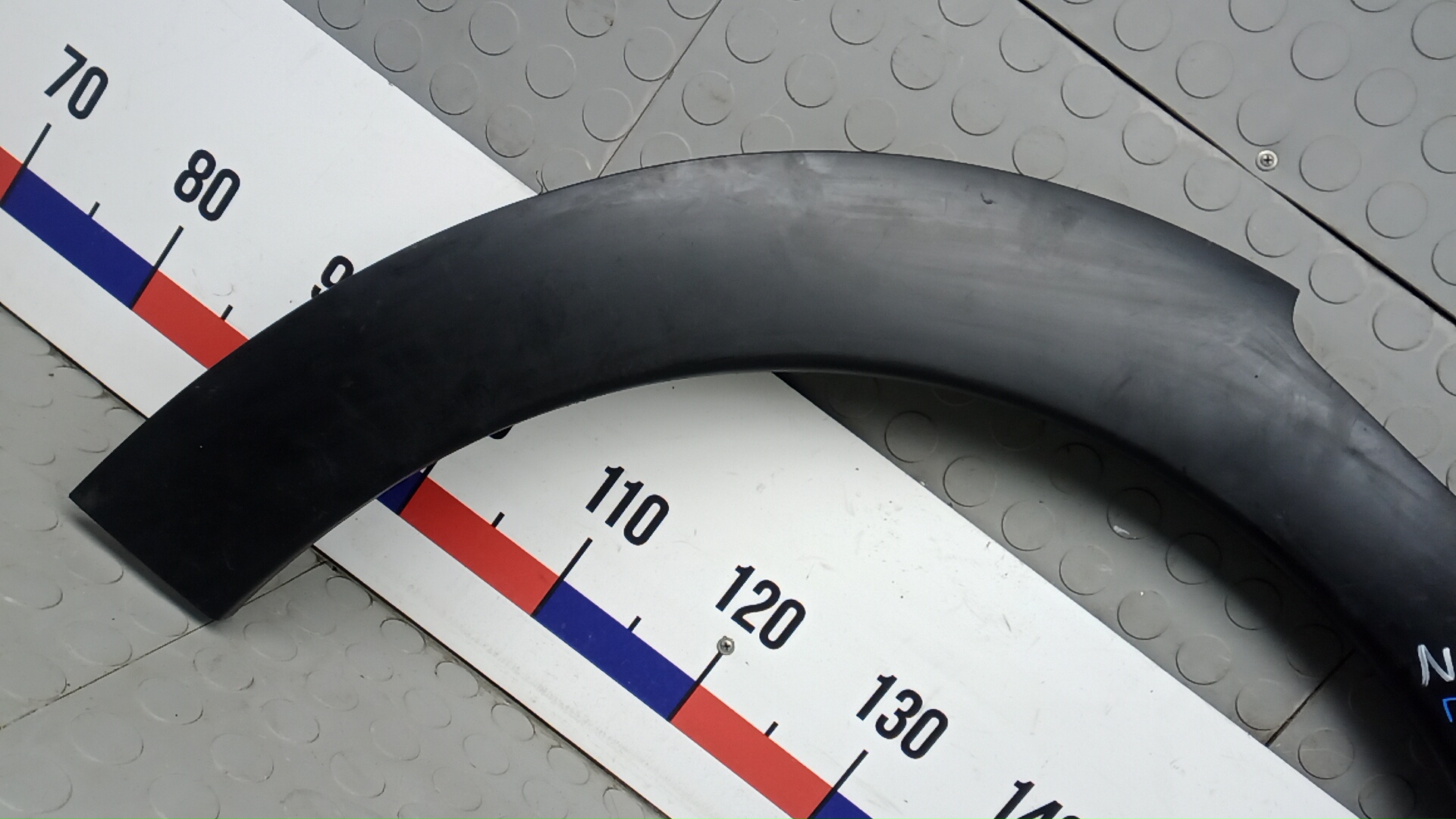 Накладка заднего крыла левого