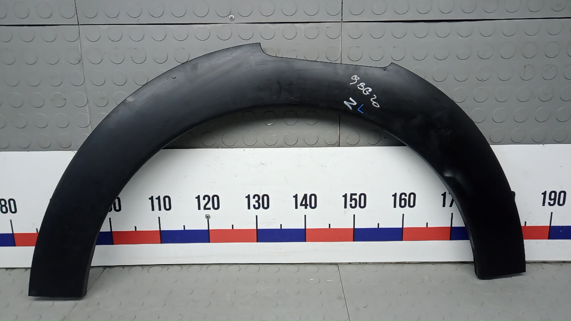 Накладка заднего крыла левого