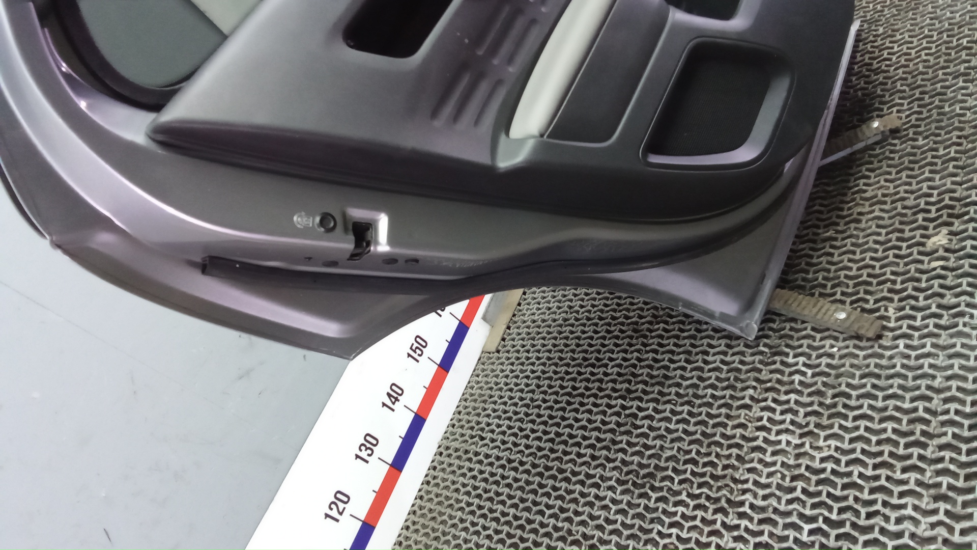 Дверь задняя левая