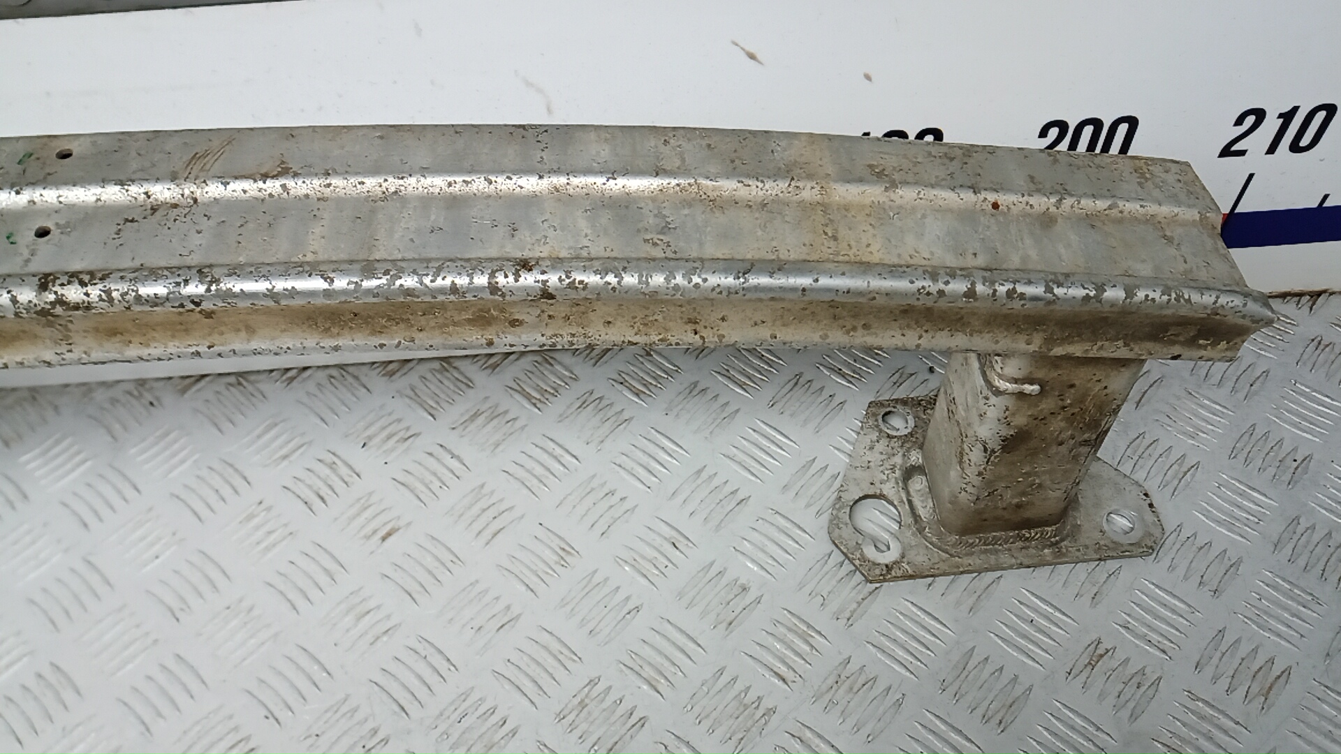 Усилитель заднего бампера