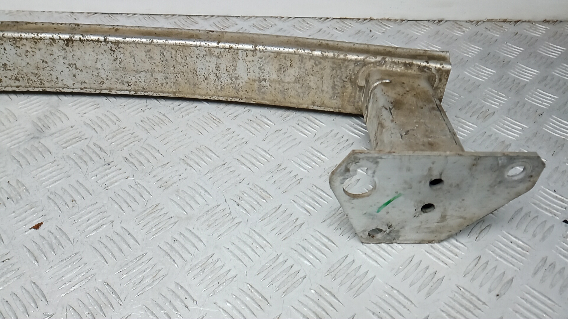 Усилитель заднего бампера