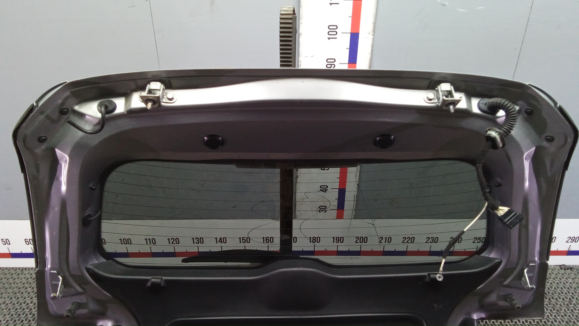 Дверь багажника