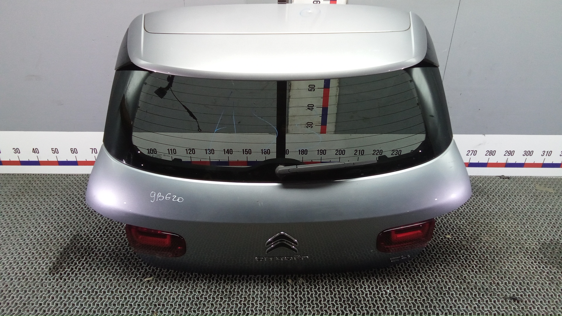 Дверь багажника