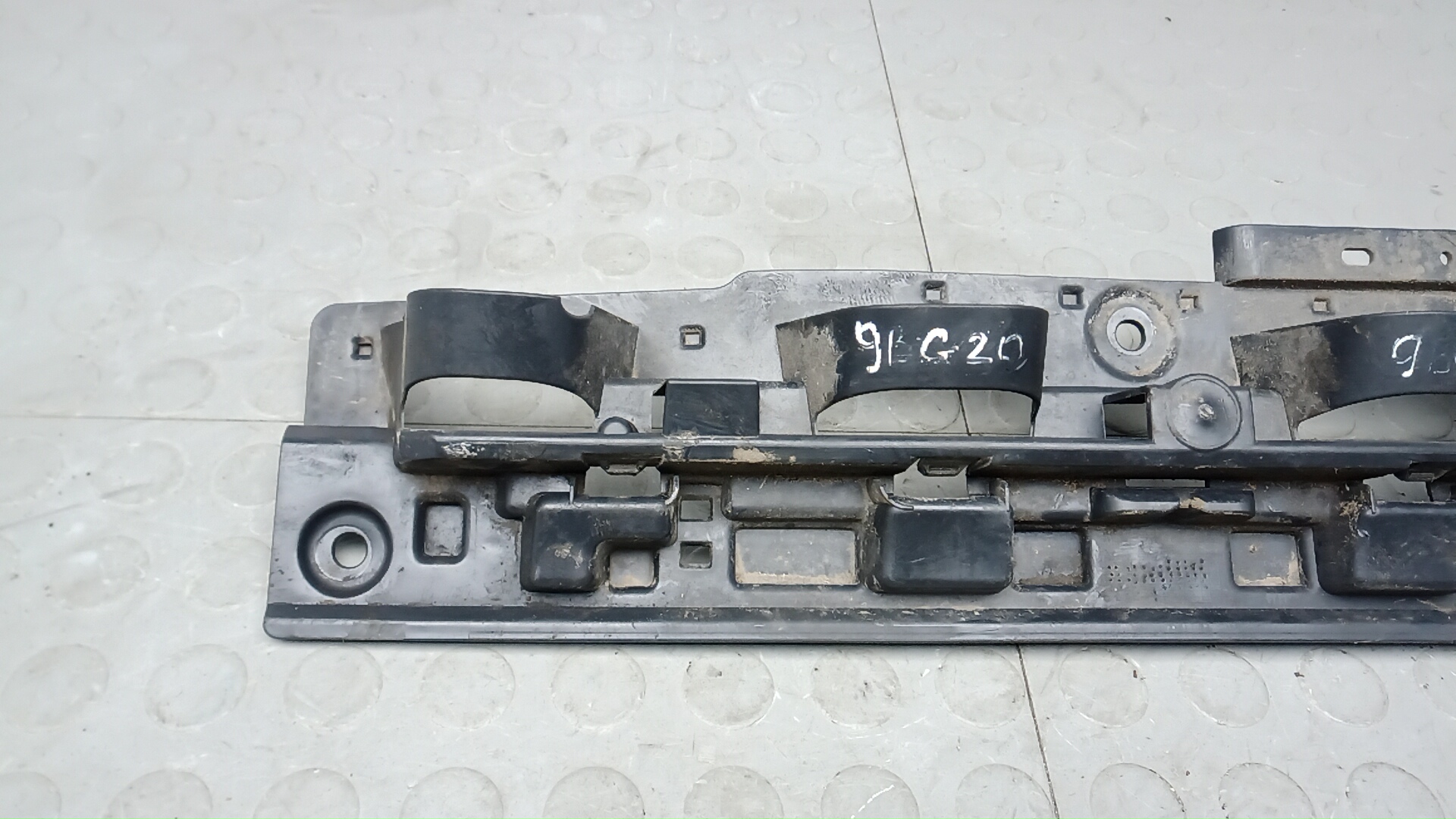 Кронштейн заднего бампера