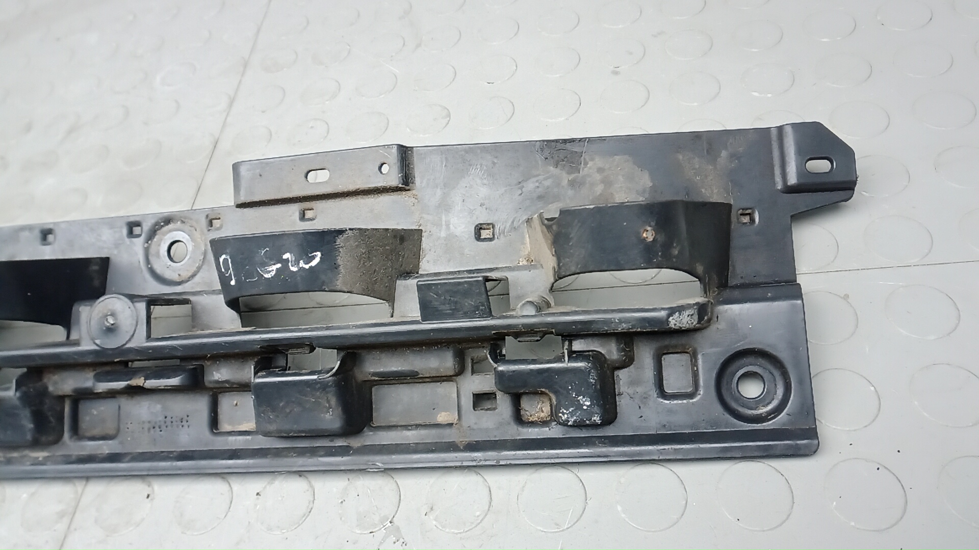 Кронштейн заднего бампера