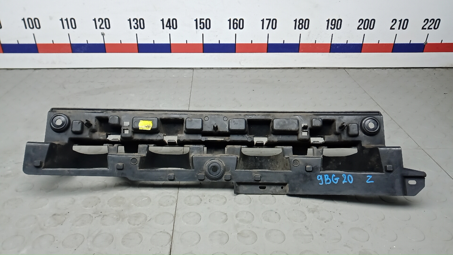 Кронштейн заднего бампера
