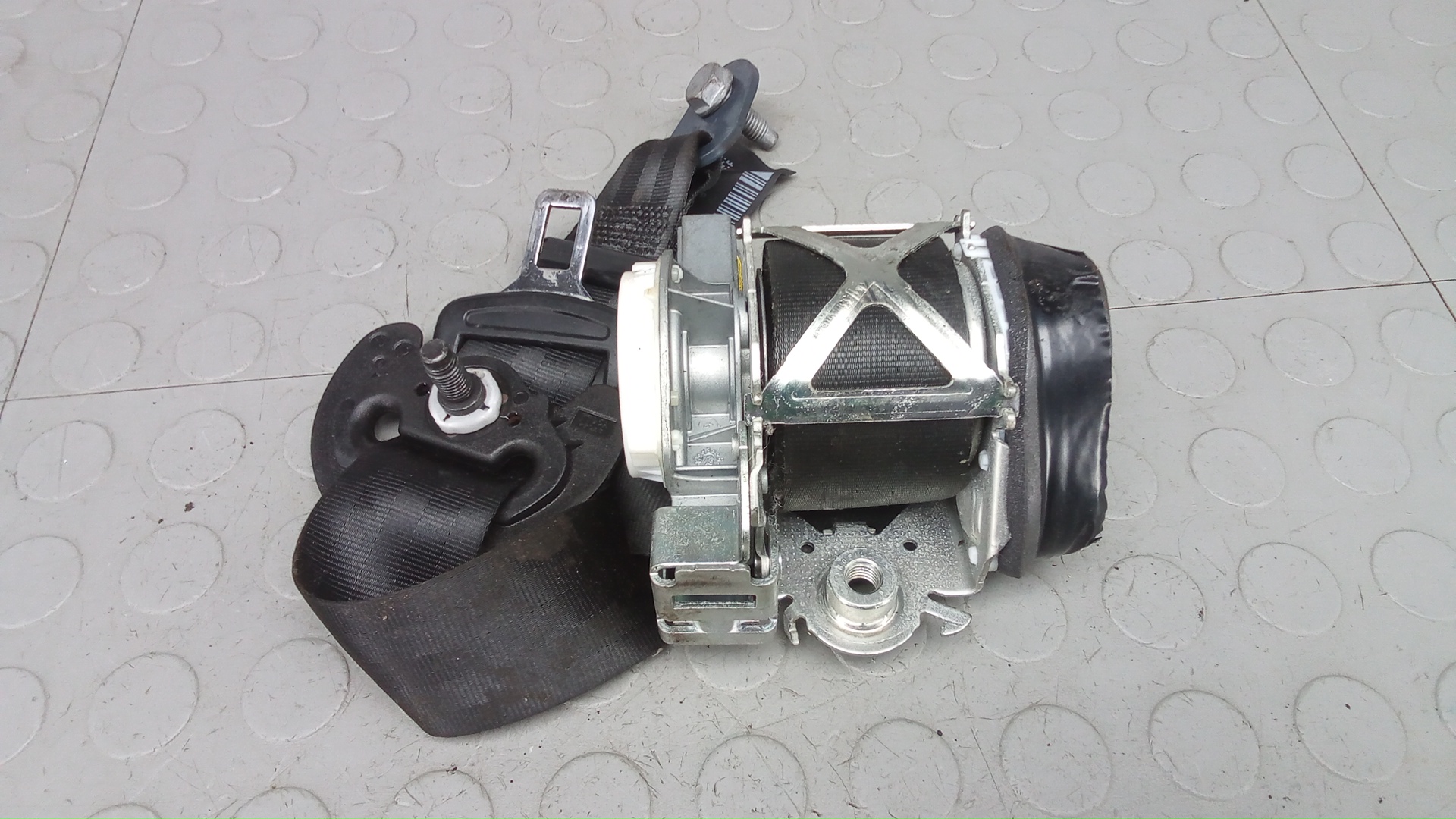 Ремень безопасности с пиропатроном