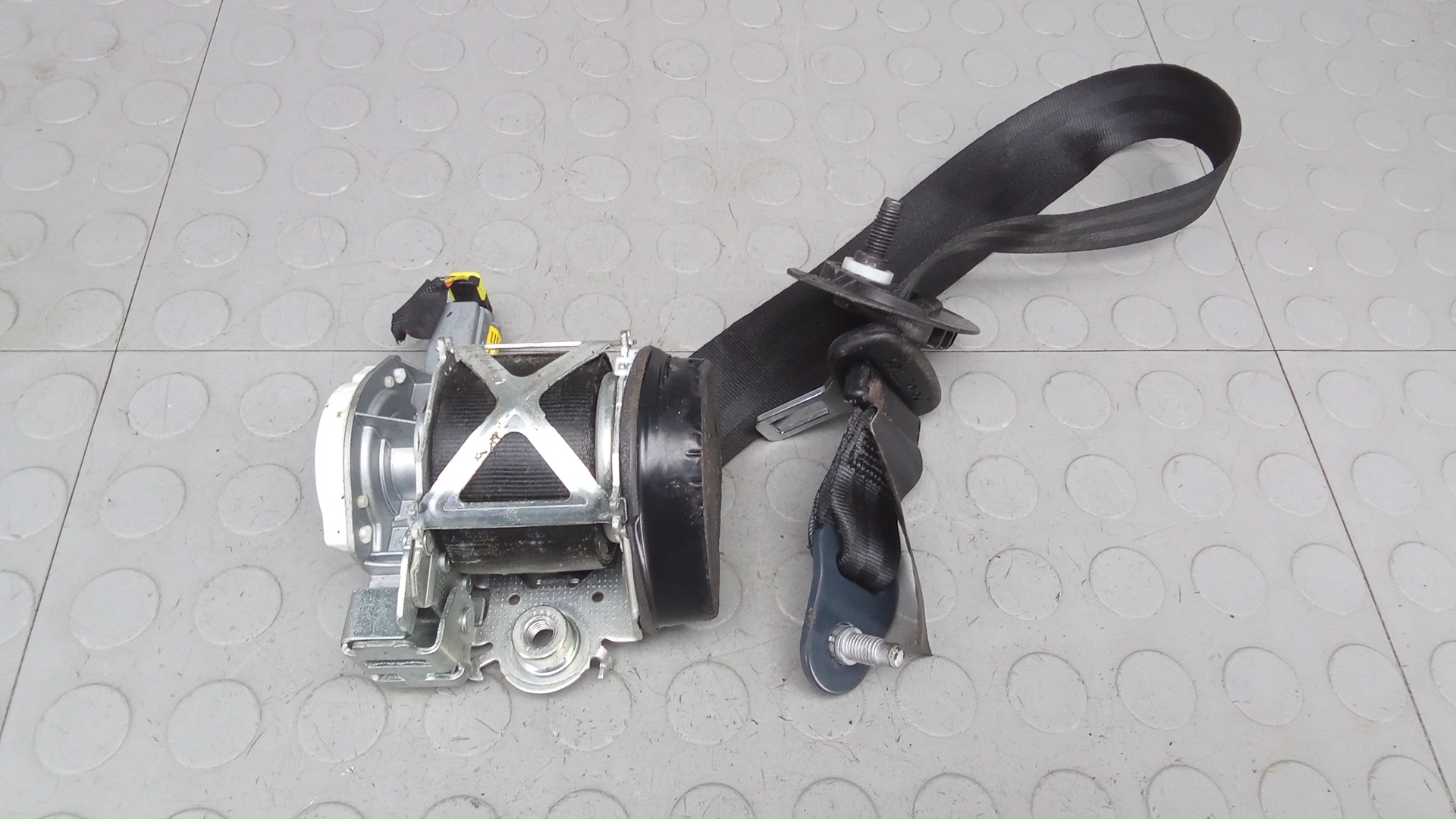 Ремень безопасности с пиропатроном