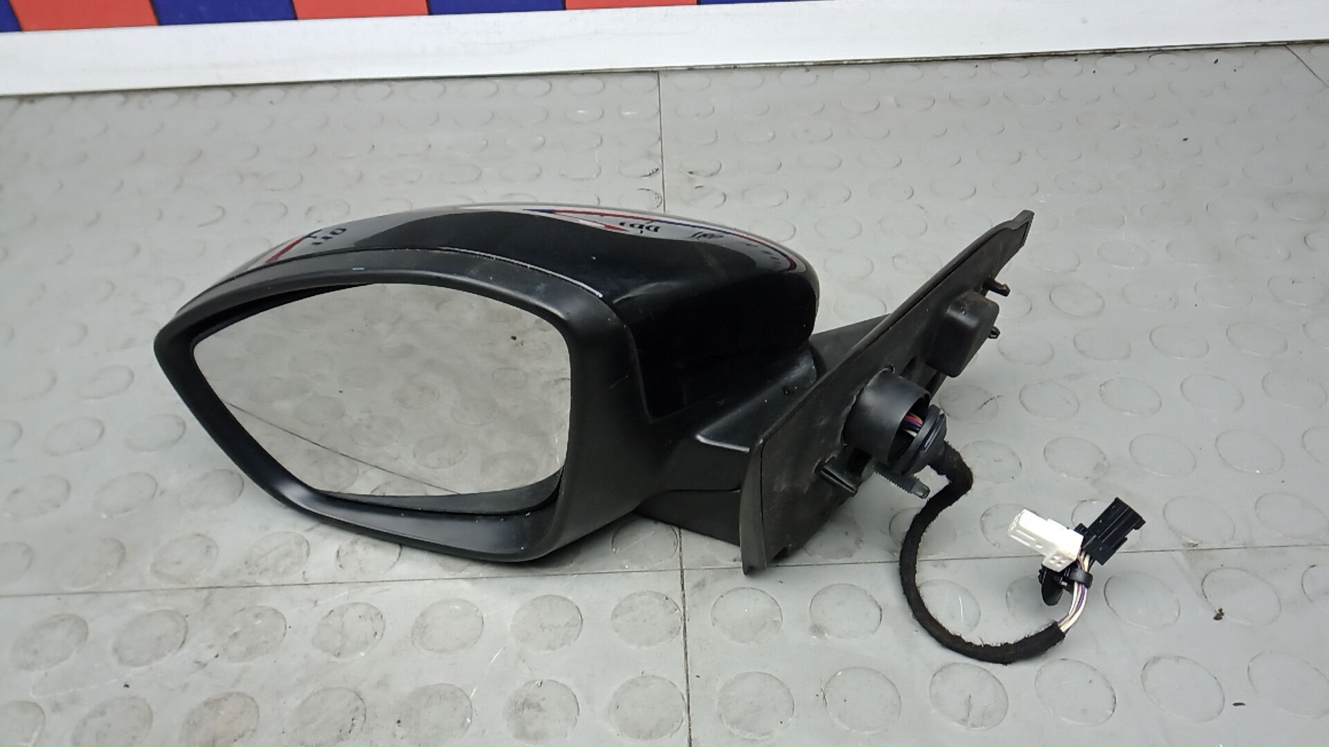 Зеркало левое электрическое