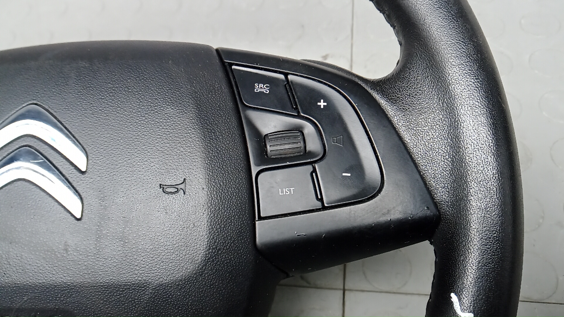 Рулевое колесо (руль)