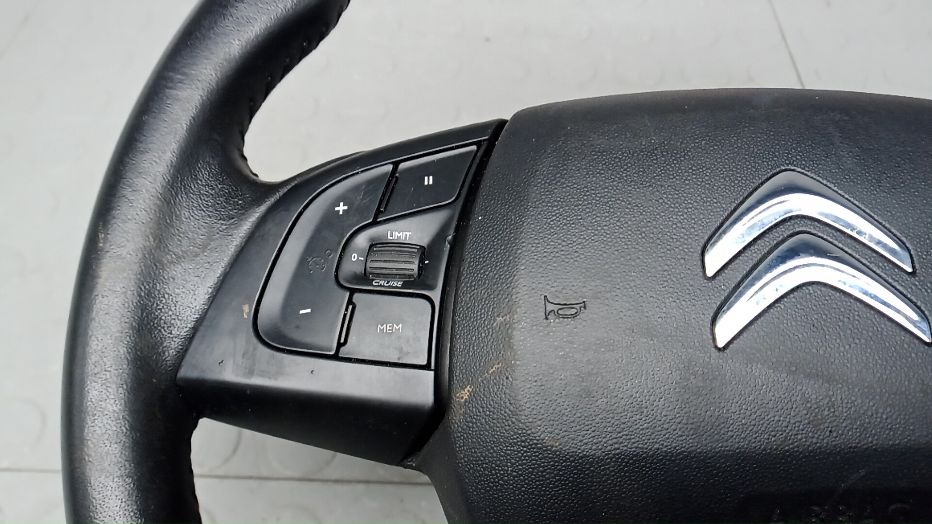 Рулевое колесо (руль)