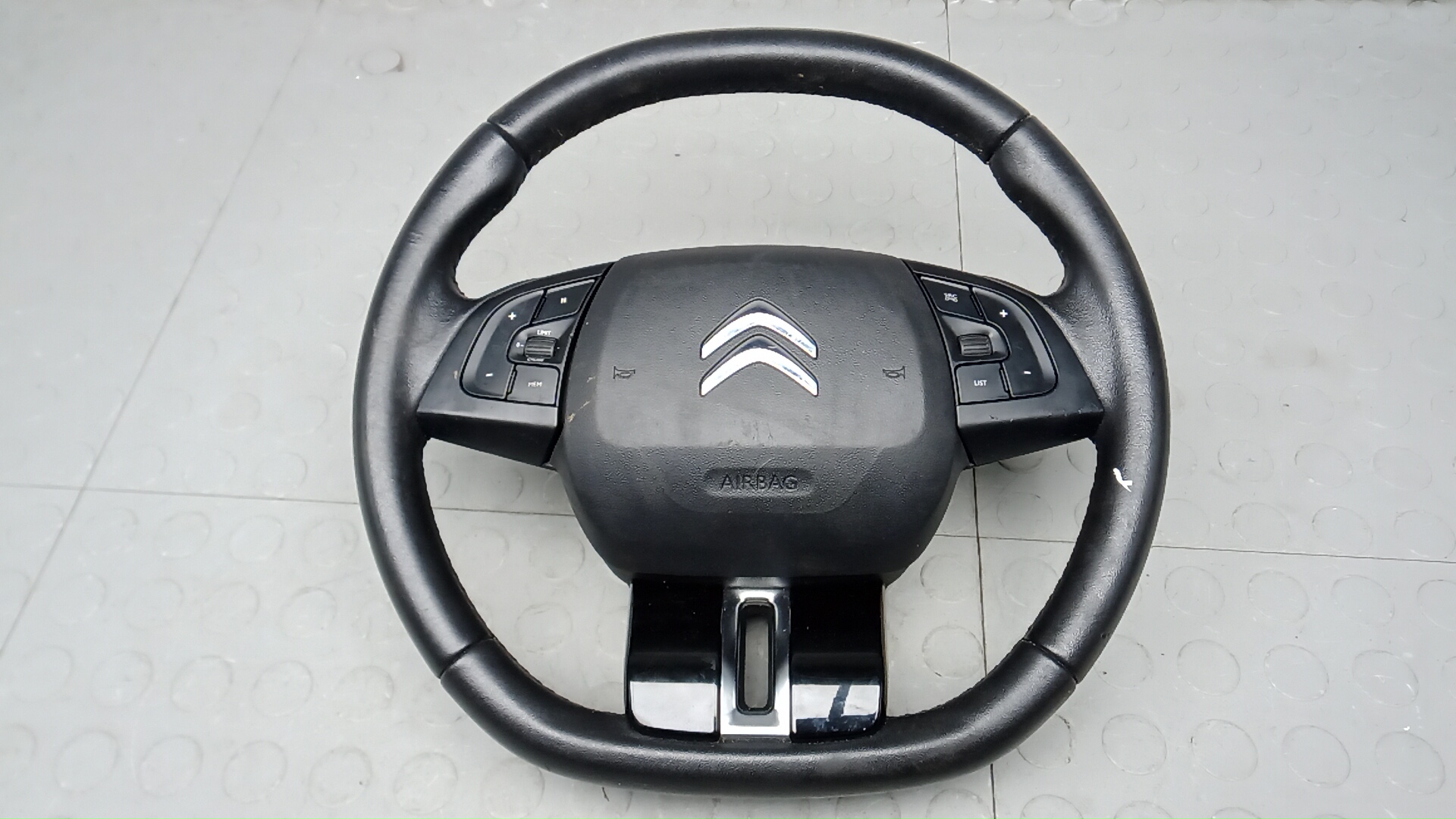 Рулевое колесо (руль)