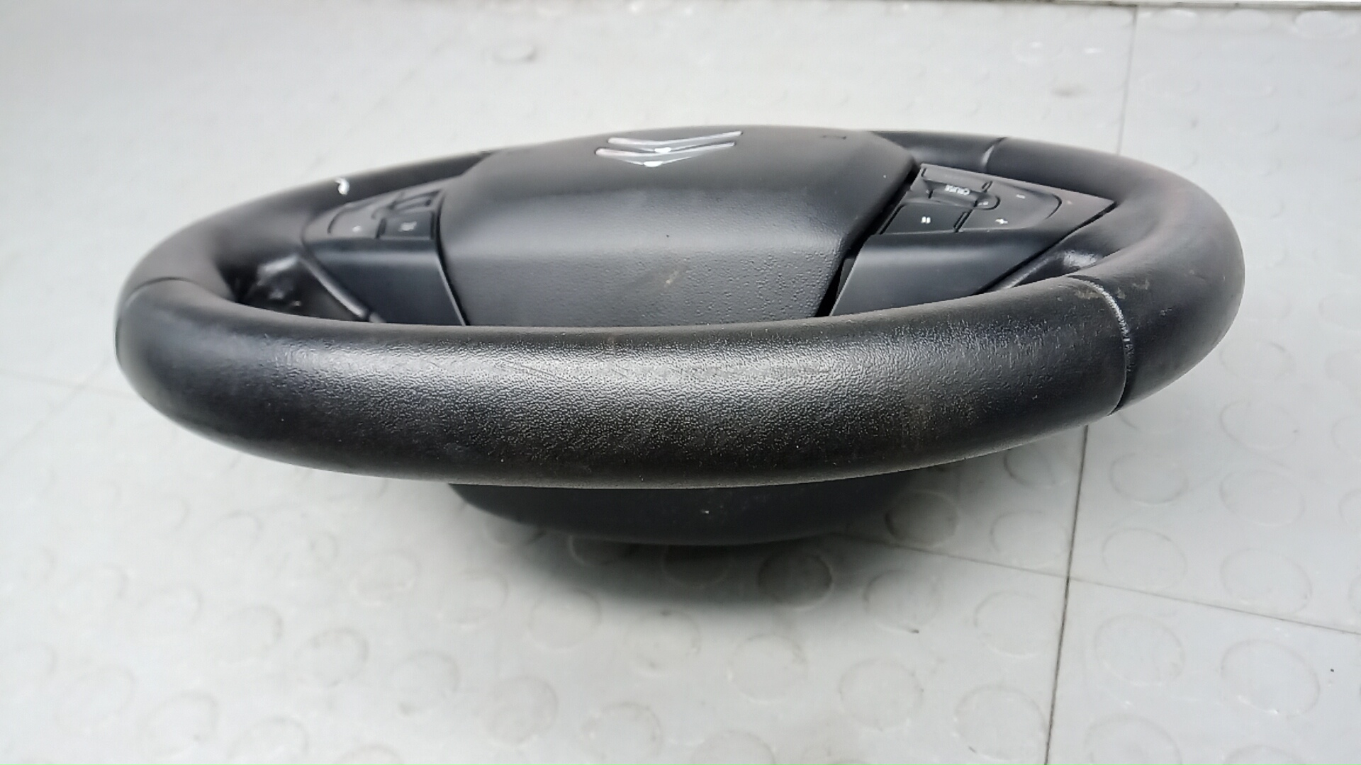 Рулевое колесо (руль)