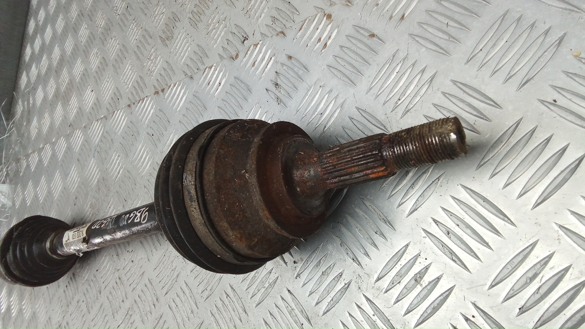 Полуось передняя левая