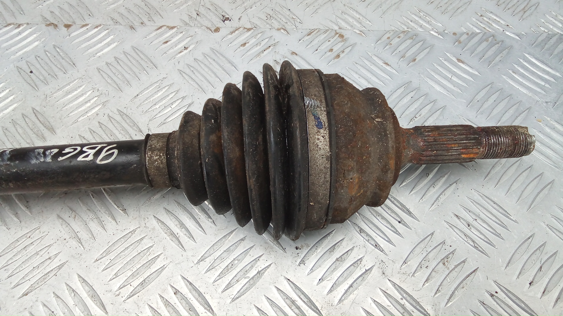 Полуось передняя левая