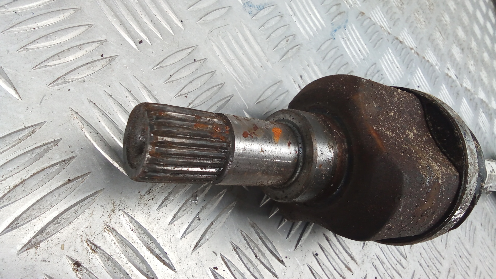 Полуось передняя левая