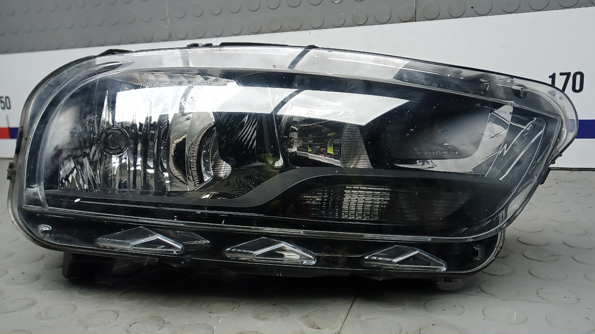 Фара правая