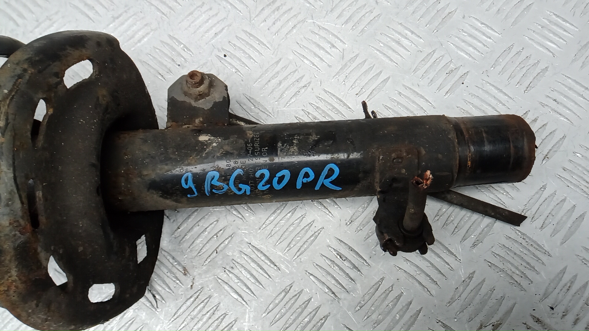 Амортизатор передний правый