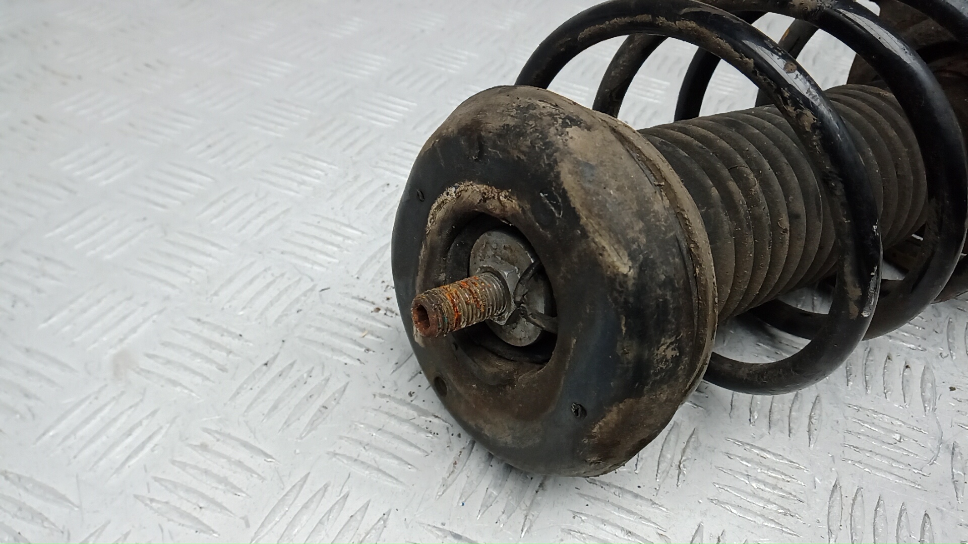 Амортизатор передний правый