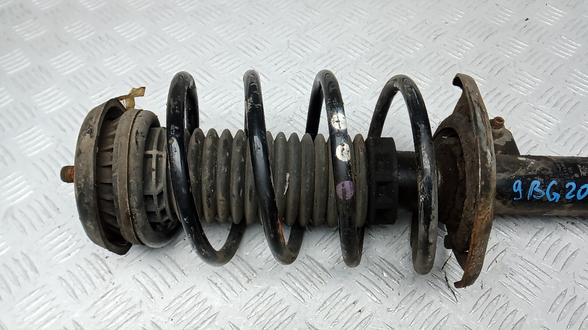 Амортизатор передний правый