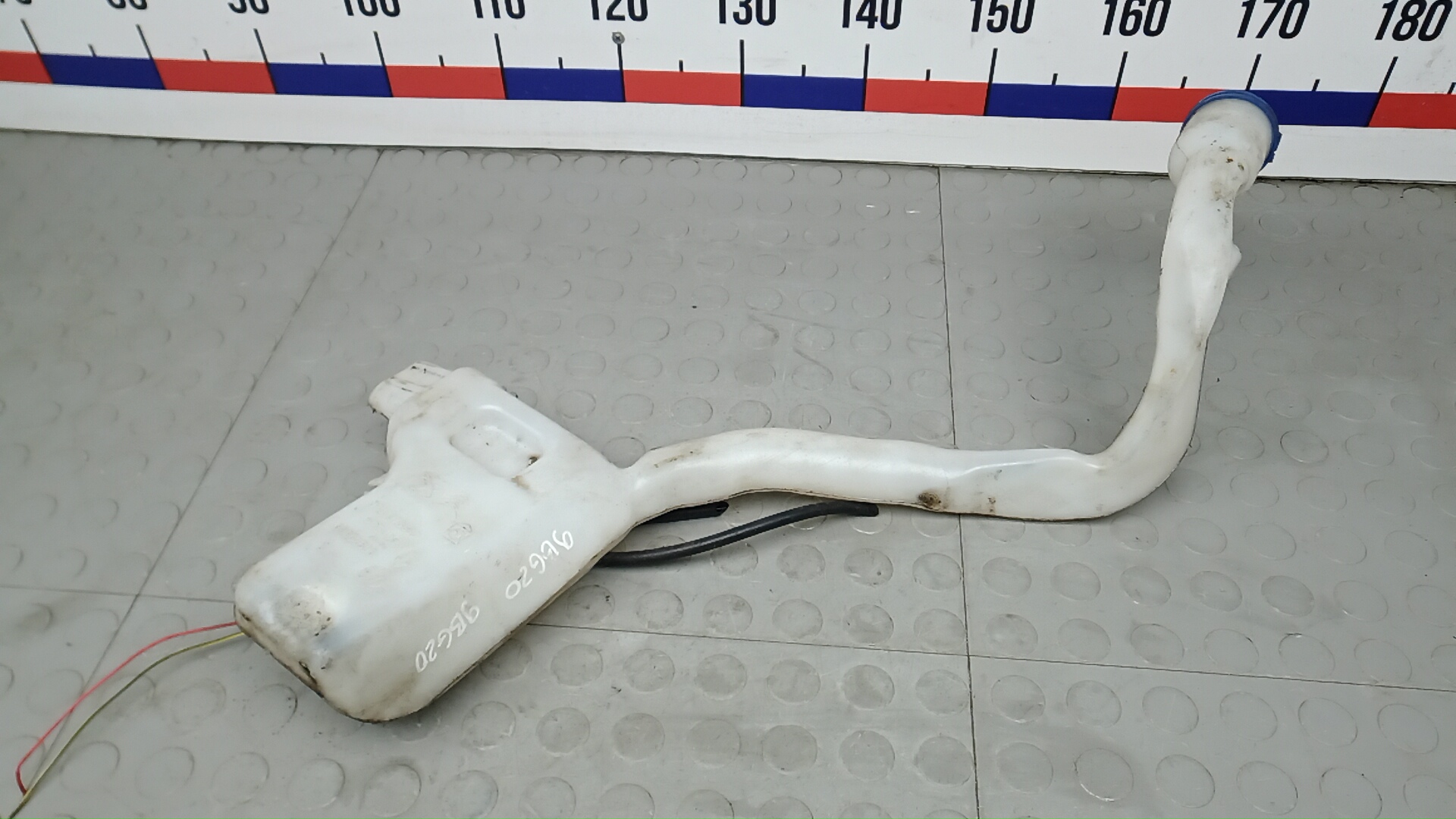 Бачок омывателя лобового стекла