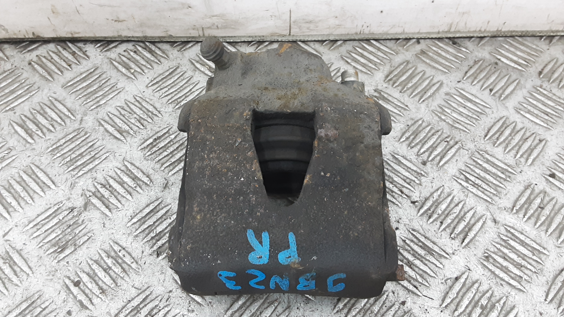 Суппорт передний правый