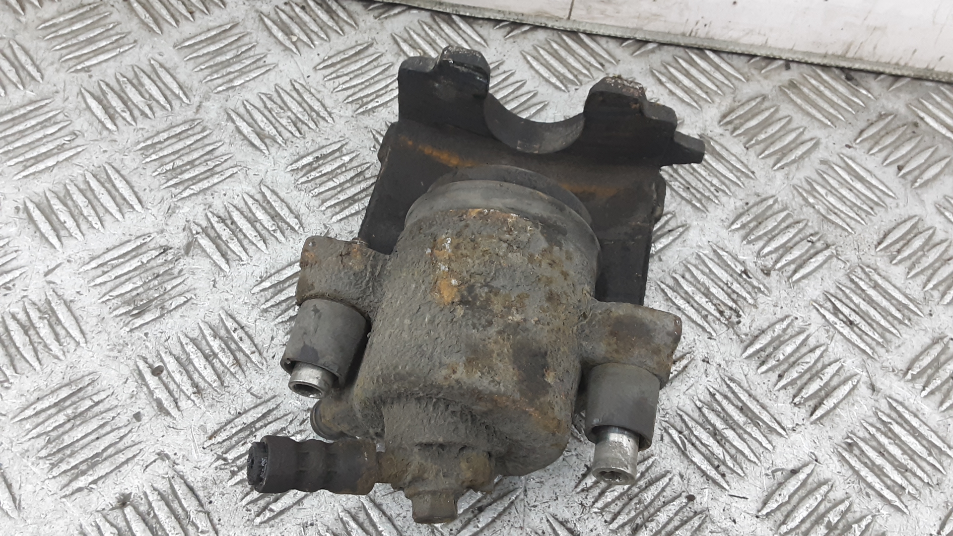 Суппорт передний правый