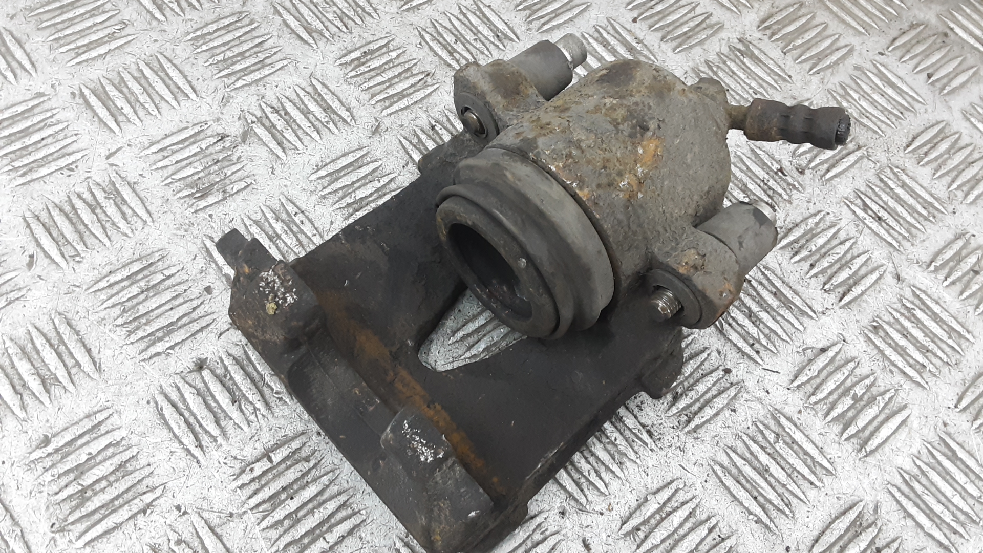 Суппорт передний правый