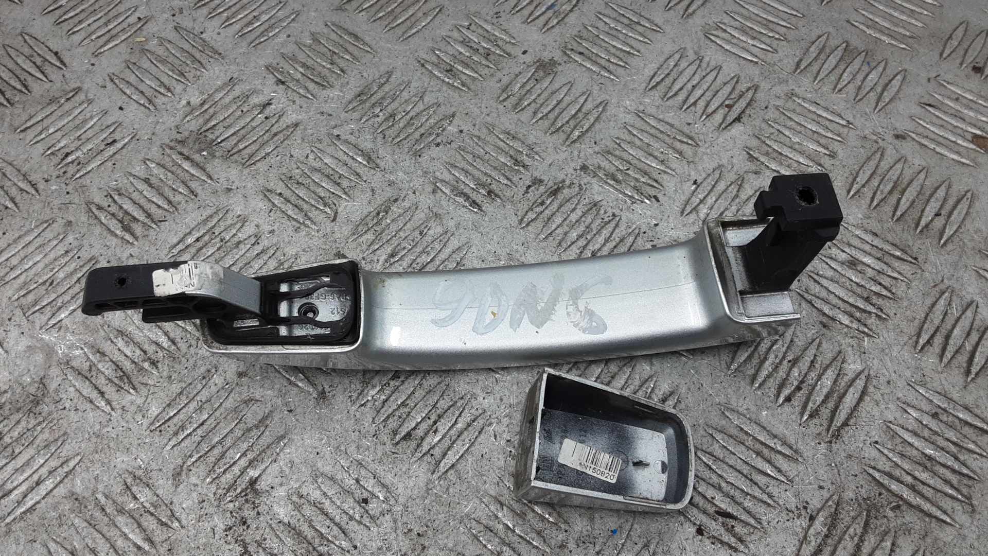 Ручка двери передней наружная левая