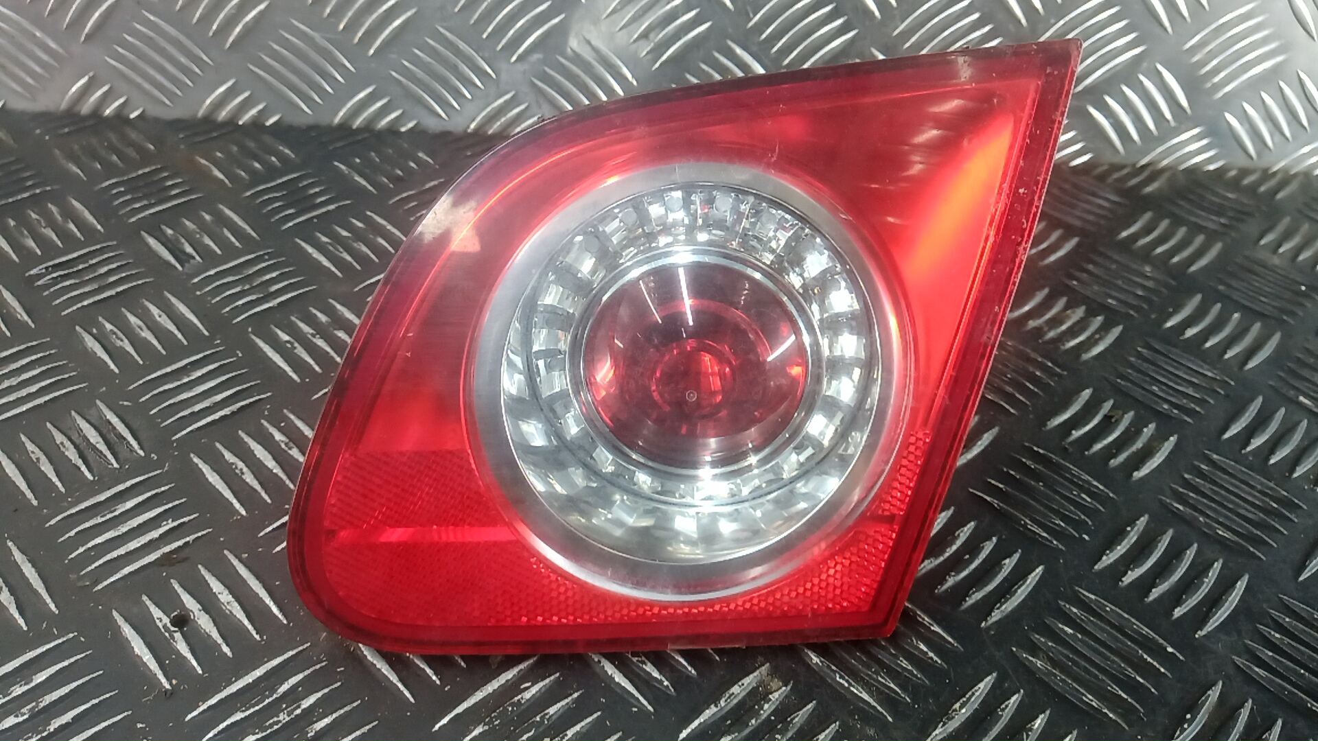 Фонарь задний внутренний правый