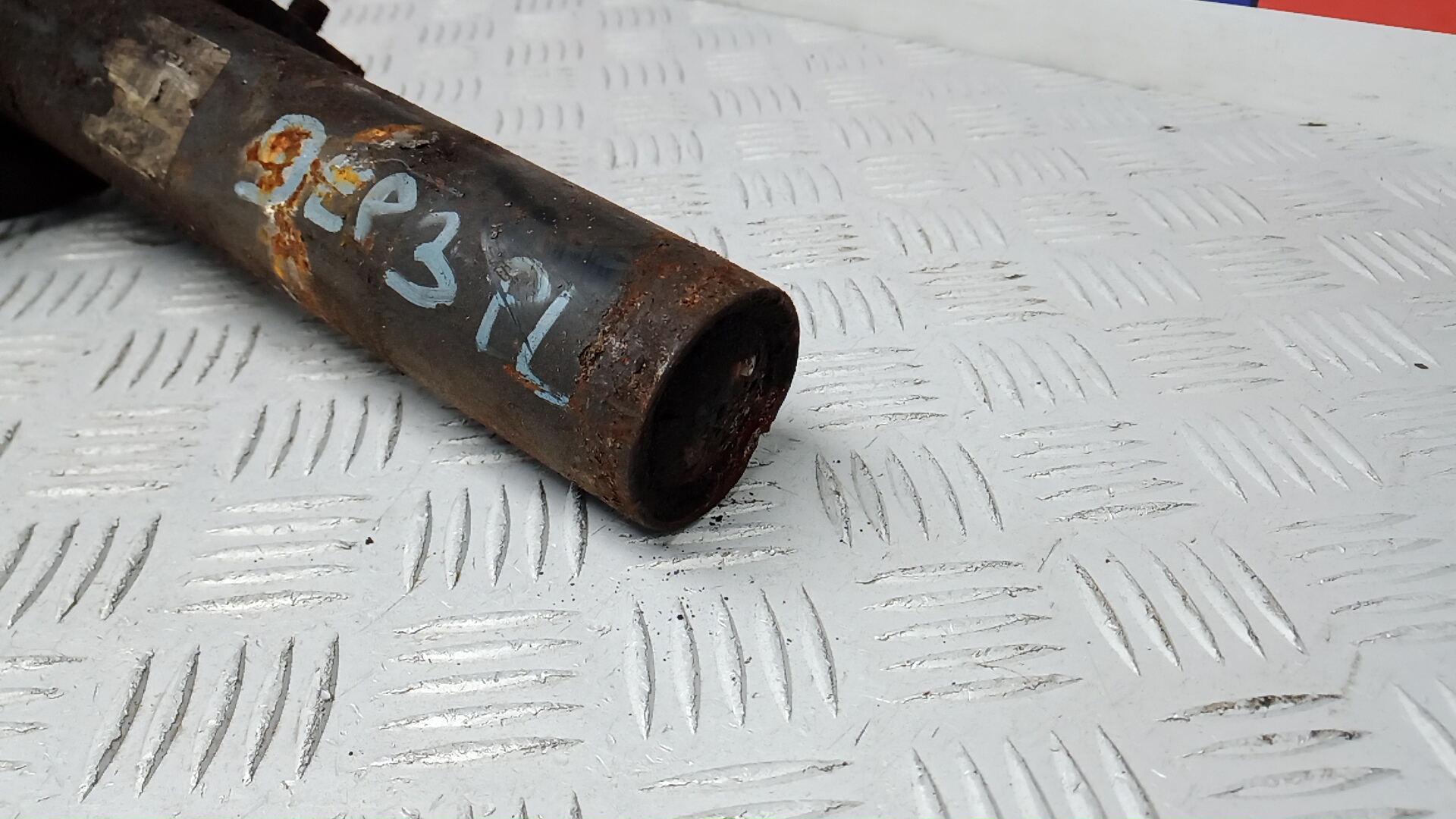 Амортизатор передний левый