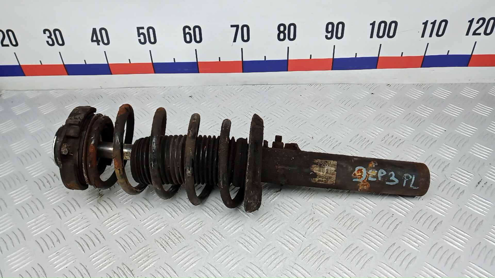 Амортизатор передний левый