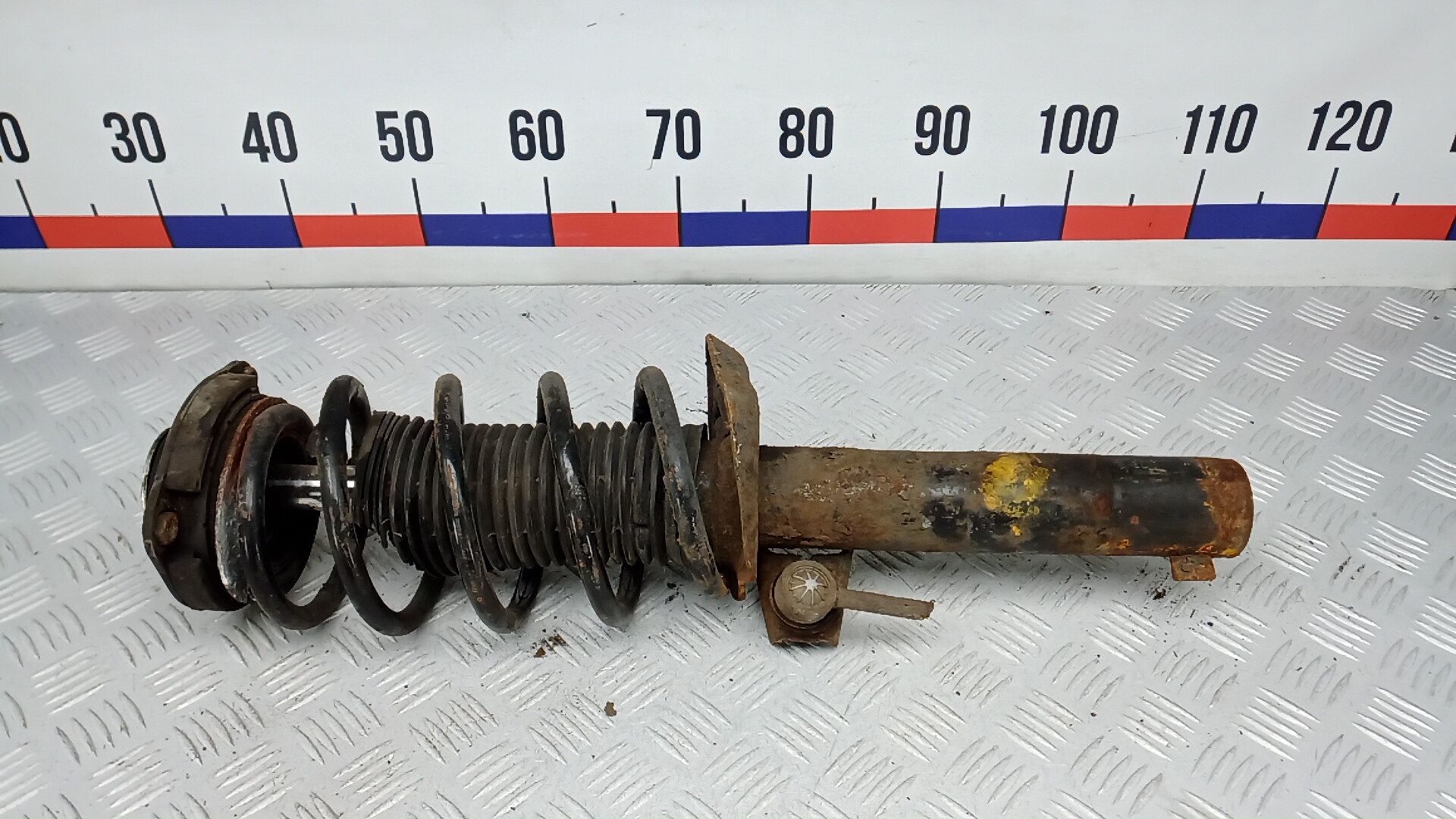 Амортизатор передний правый