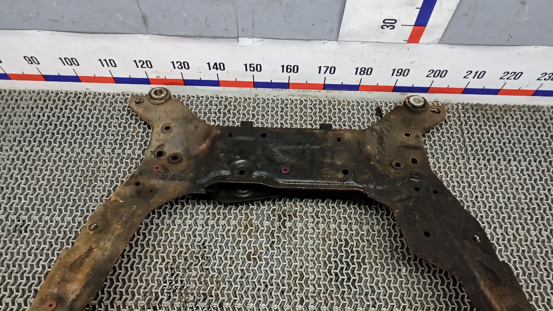 Балка передняя (крепление продольных тяг)