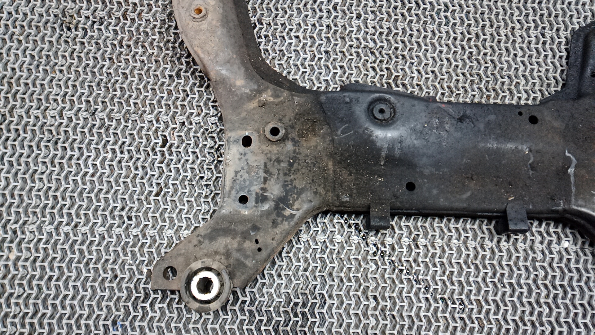 Балка передняя (крепление продольных тяг)