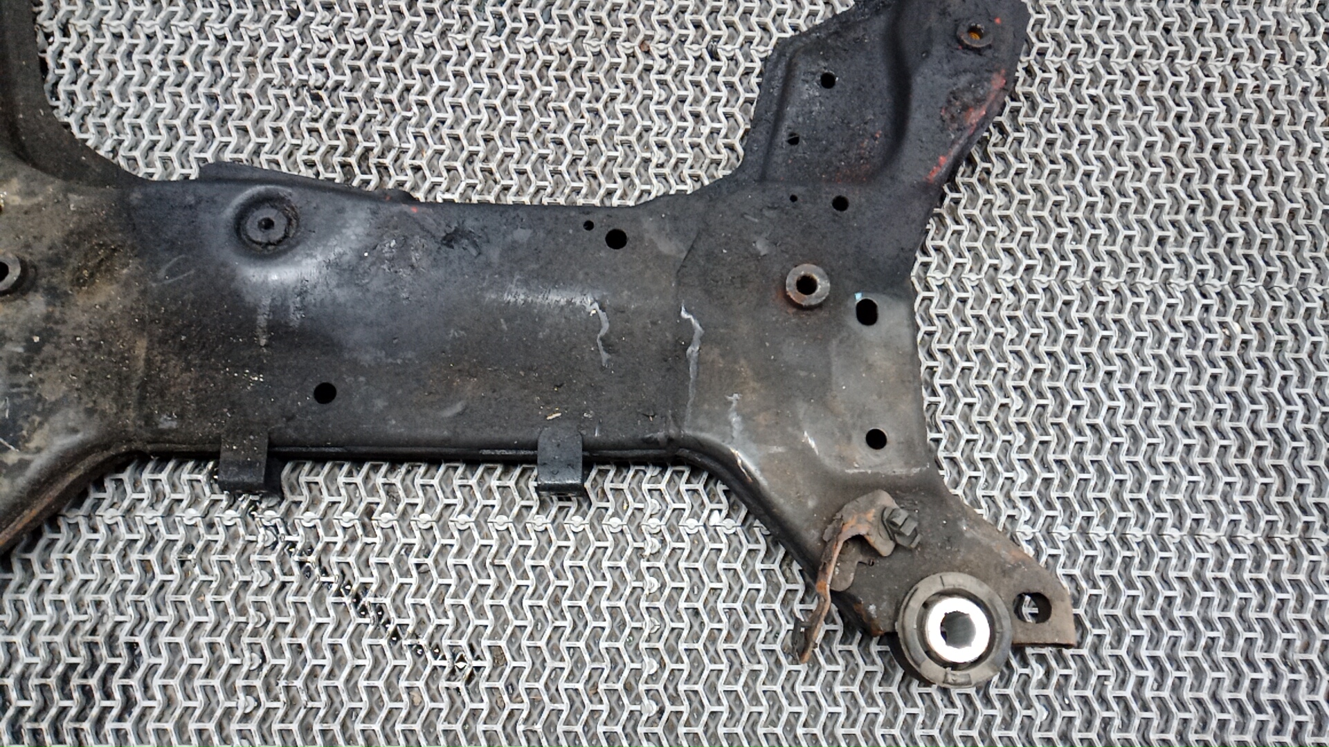 Балка передняя (крепление продольных тяг)