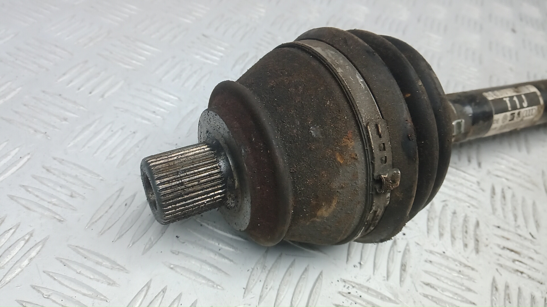 Полуось передняя левая