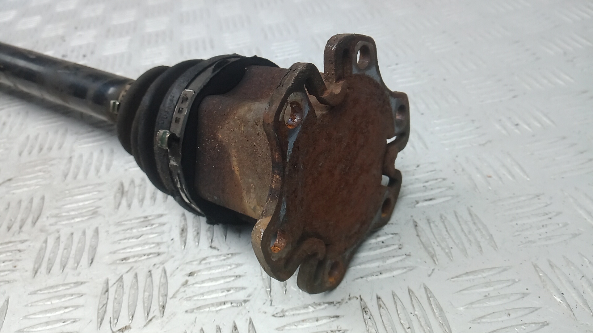 Полуось передняя левая