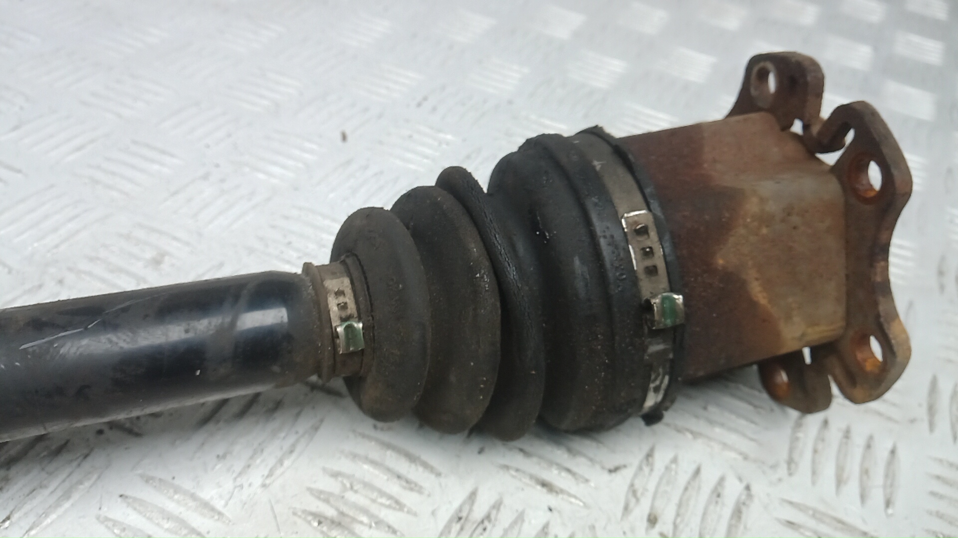 Полуось передняя левая