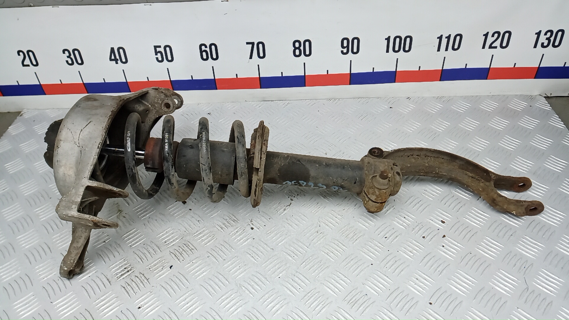 Амортизатор передний левый