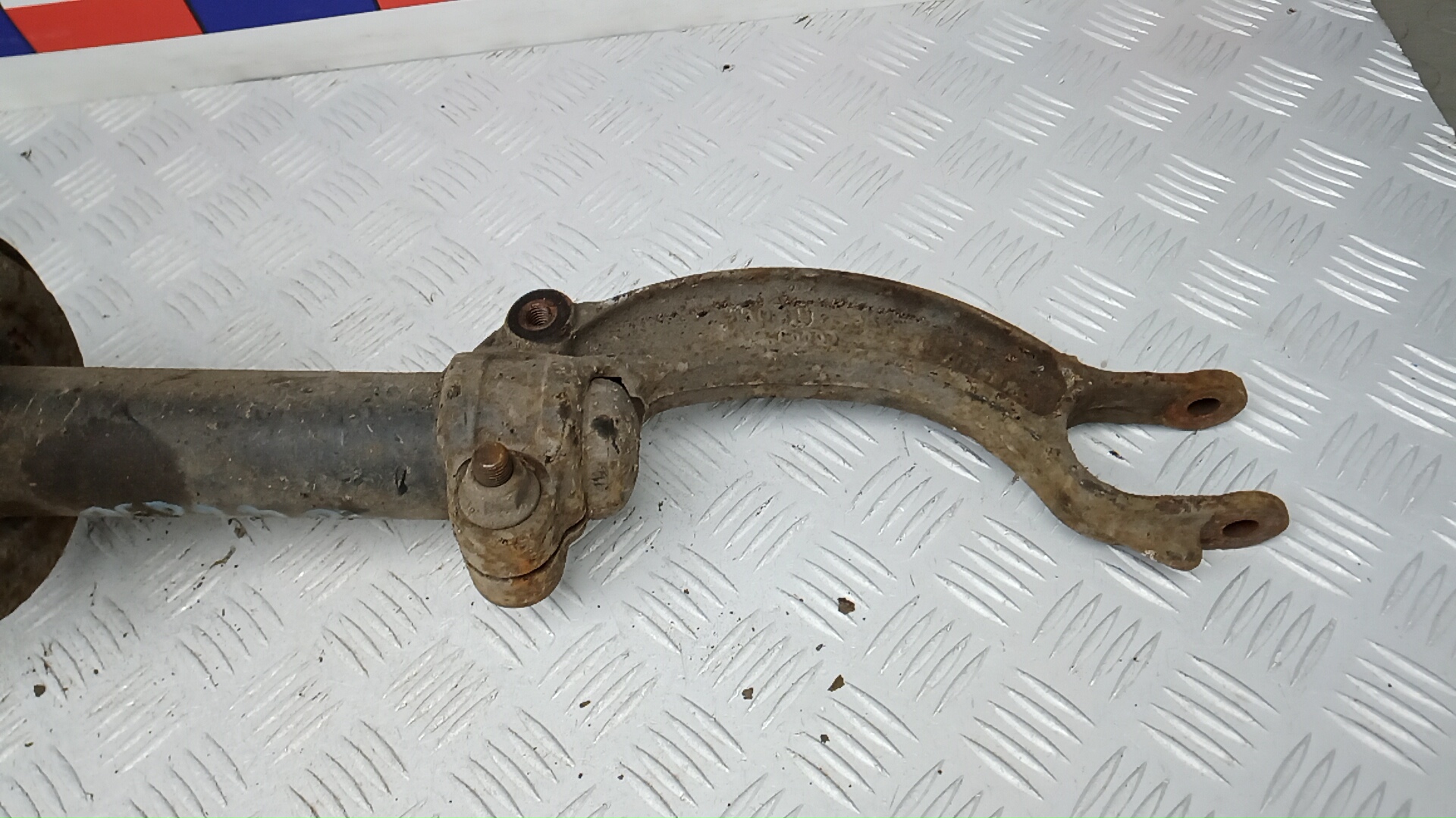 Амортизатор передний левый