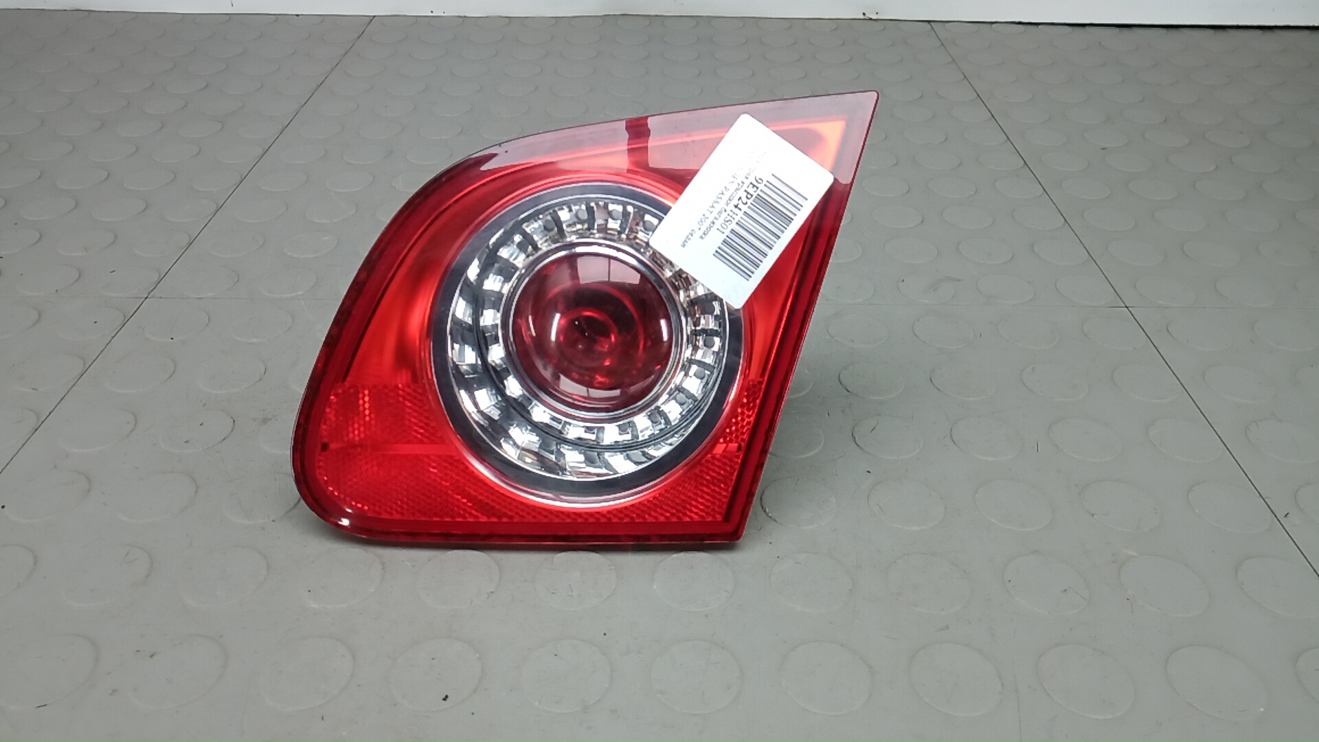 Фонарь задний внутренний правый