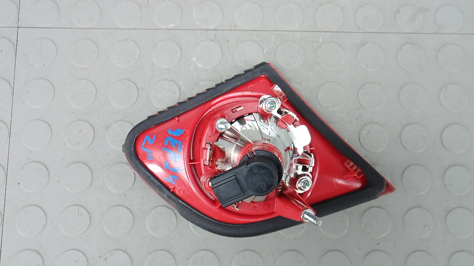 Фонарь задний внутренний правый