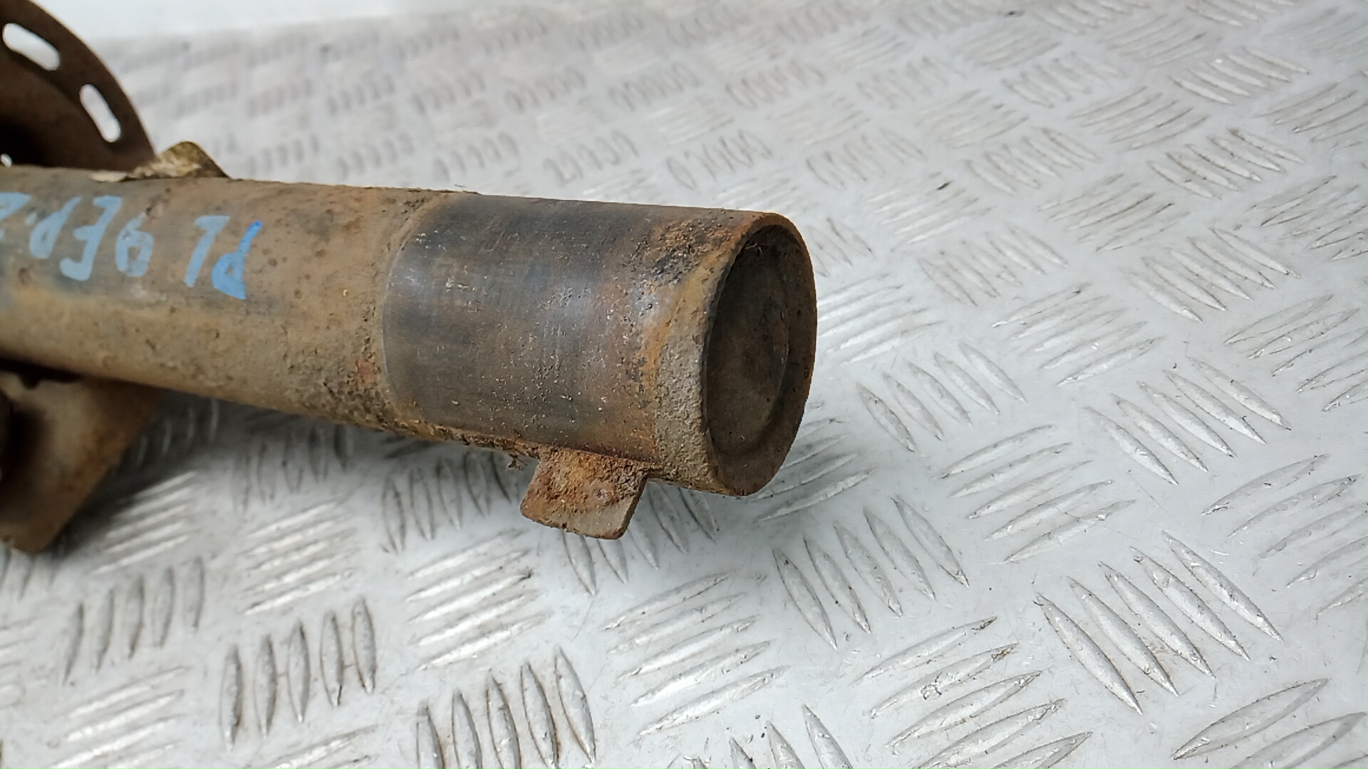 Амортизатор передний левый