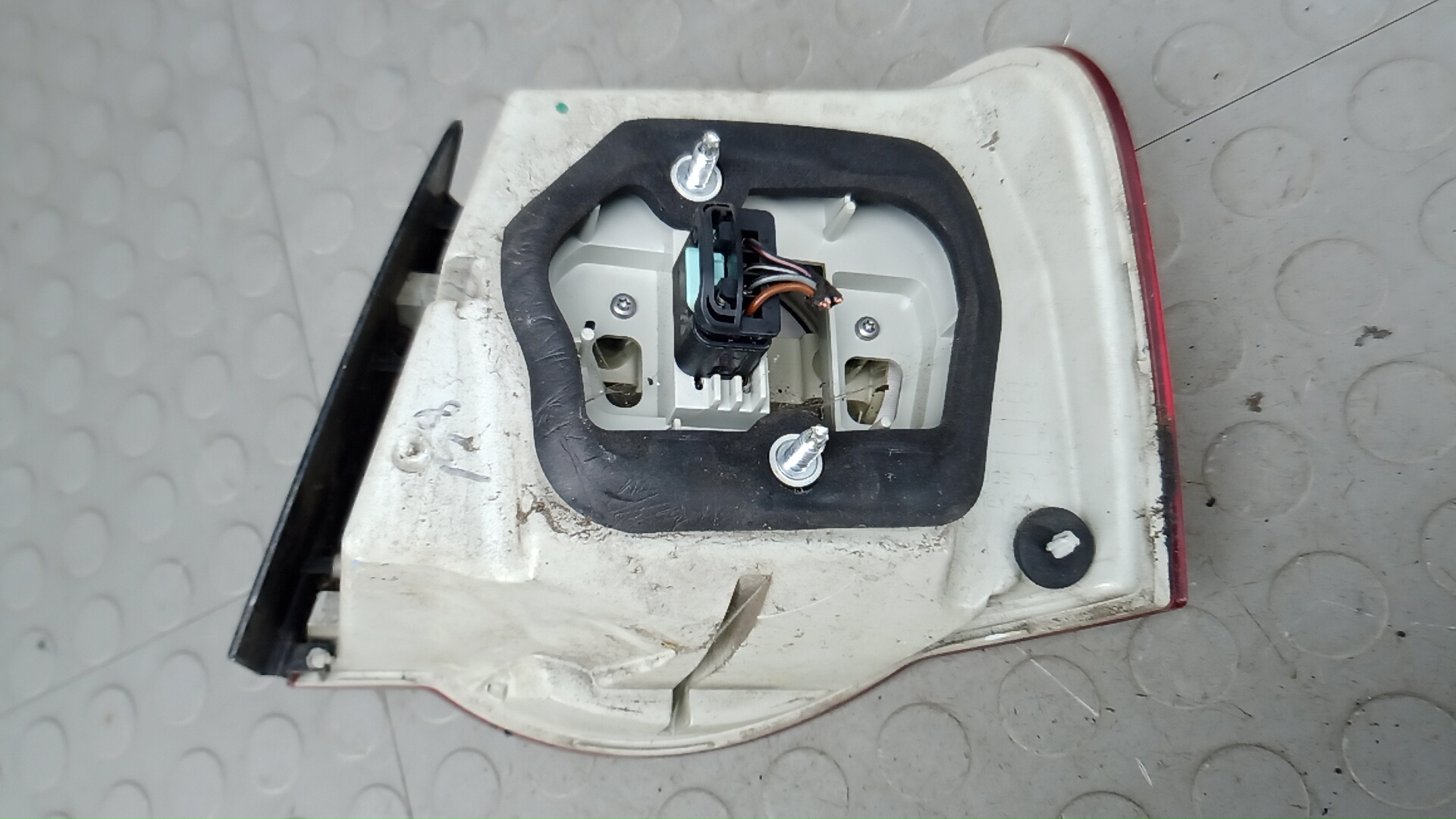 Фонарь задний левый