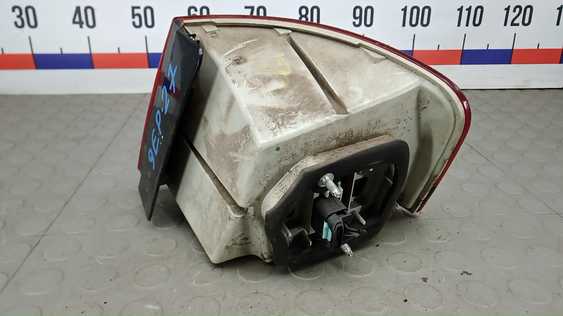 Фонарь задний левый